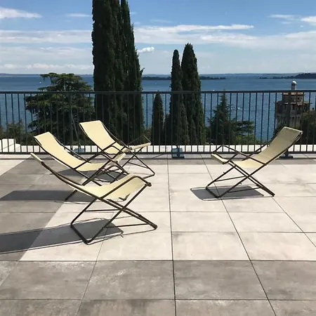 A Due Passi Dal Vittoriale Degli Italiani Apartment *