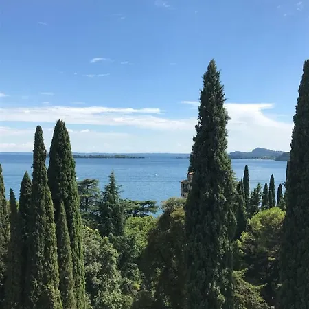 A Due Passi Dal Vittoriale Degli Italiani Apartment *