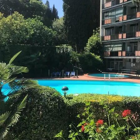 A Due Passi Dal Vittoriale Degli Italiani *