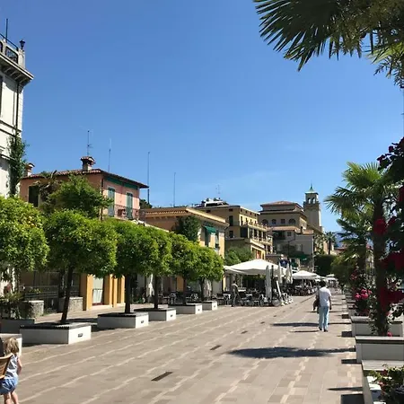 A Due Passi Dal Vittoriale Degli Italiani Apartment *