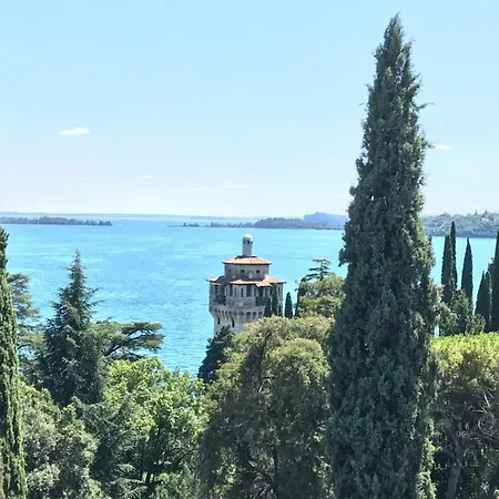 A Due Passi Dal Vittoriale Degli Italiani Apartman